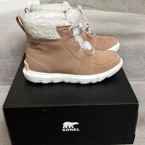 NWT Sorel Brown Boots with Cream Sherpa Fur Trim